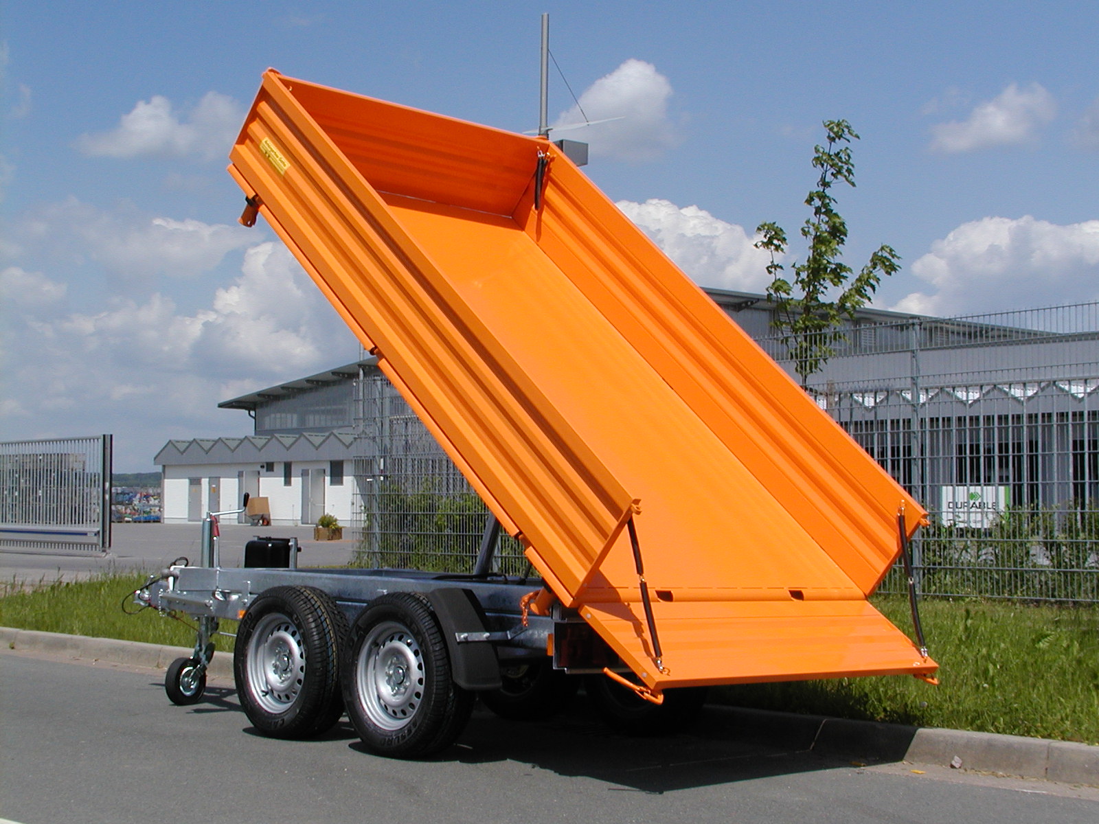 Multicar-Dreiseiten-Kipper